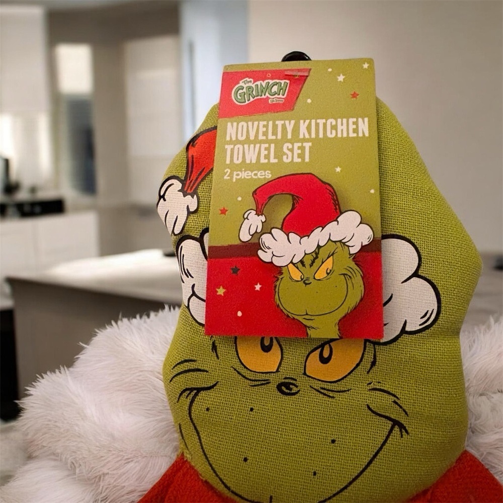 Dr. Seuss The Grinch Novelty 2pc Kitchen Towel Set - Red and Green - Picture 4 of 6